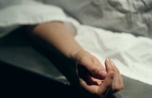 மட்டக்களப்பு கல்லடி பாலத்துக்கு அருகாமையிவாவியில் பெண்ணொருவரின் சடலம் மீட்பு ! Death body201.jpg