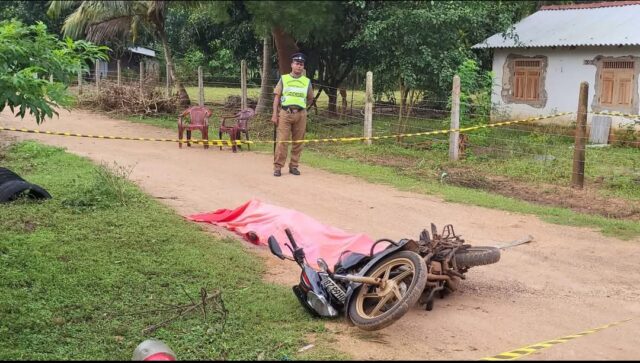 வவுனியா சுந்தரபுரத்தில் ஒருவர் வெட்டிக் கொலை Screenshot 2025 01 24 14 43 01 126 com.facebook.katana edit.jpg