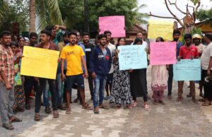 வெருகலில் தொல்லியல் திணைக்களத்தால் நில அபகரிப்பு : மக்கள் எதிர்ப்பு ஆர்ப்பாட்டம் ! WhatsApp Image 2025 01 08 at 1.10.08 PM 1 .jpeg