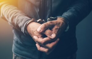 விமான நிலையத்தில் சட்டவிரோதமான தங்கத்துடன் சந்தேக நபர் ஒருவர் கைது ! arre1.jpg