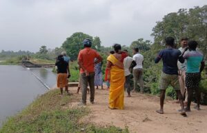 மதுபோதையில் குளத்தில் பாய்ந்த நபரை காப்பாற்றிய பின்பும், அவர் மீண்டும் குளத்தில் குதித்து காணாமல்போன சம்பவம் ! download 1 .jpg