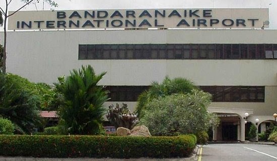 16 வயது மாணவிக்கு பாலியல் வீடியோ காண்பித்து, துஷ்பிரயோகம் செய்த ஆசிரியை கைது kandy to katunayake internatio.jpg