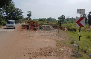 புளியம்பொக்கனை பாலத்தின் இரு பகுதியிலும் மின்விளக்கு புளியம்பொக்கனை பாலத்தின் இரு பகுதியிலும் மின்விளக்கு பொருத்தப்பட்டுள்ளது.jpg