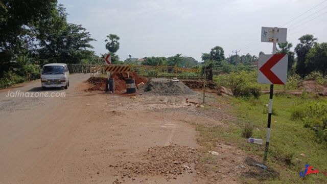 புளியம்பொக்கனை பாலத்தின் இரு பகுதியிலும் மின்விளக்கு புளியம்பொக்கனை பாலத்தின் இரு பகுதியிலும் மின்விளக்கு பொருத்தப்பட்டுள்ளது.jpg