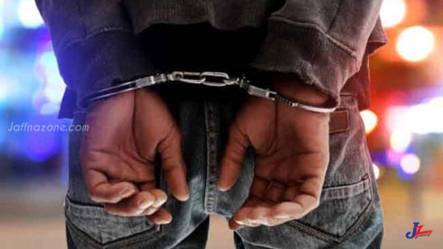 யாழில் அதீத போதையுடன் கைது செய்யப்பட்ட மாணவர்கள்.! யாழில் அதீத போதையுடன் கைது செய்யப்பட்ட மாணவர்கள்.jpg